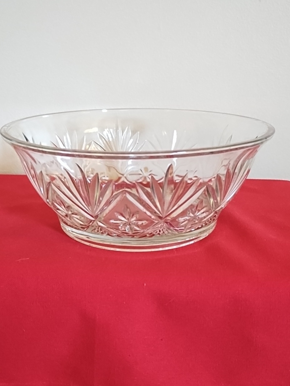 ANCHOR HOCKING PRESCUT PATTERN CLEAR CUT CRYSTAL BOWL